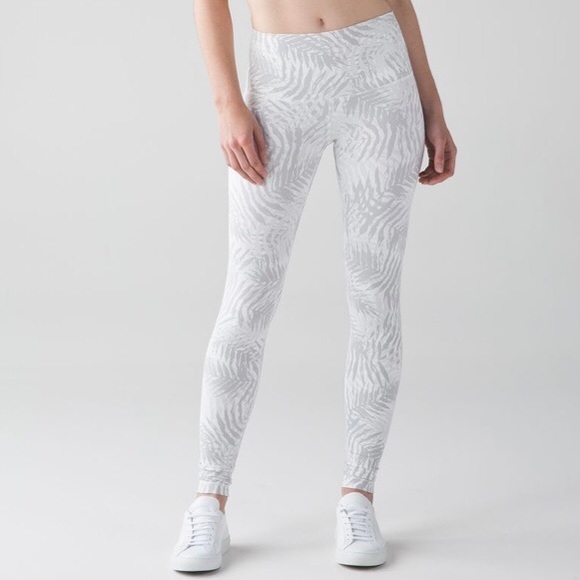 Lululemon Wunder Under Pant Hi-Rise Luxtreme White Tropical Fern Full Length 4 - Picture 1 of 12